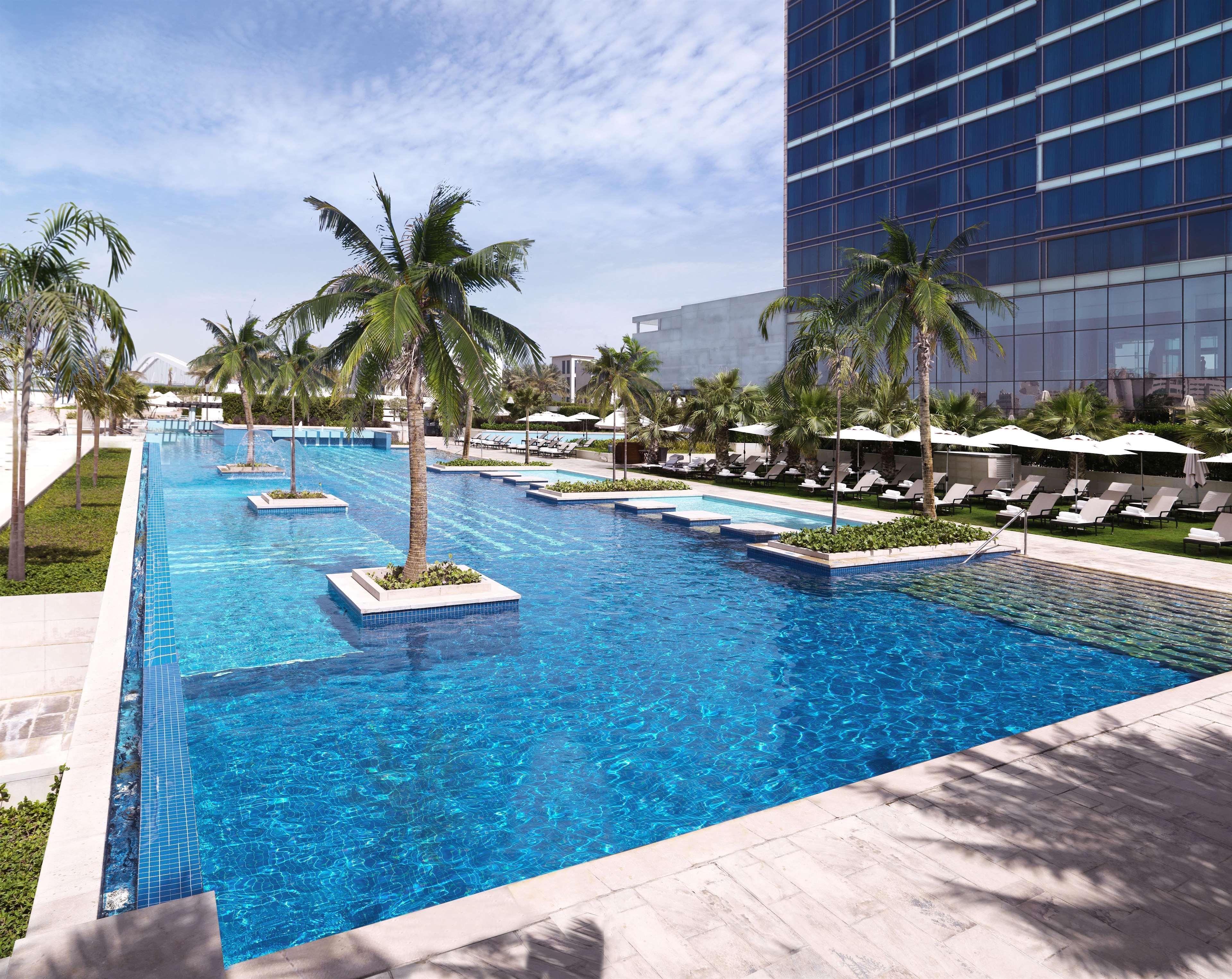 Отель Fairmont Bab Al Bahr Абу-Даби Экстерьер фото The swimming pool at the hotel