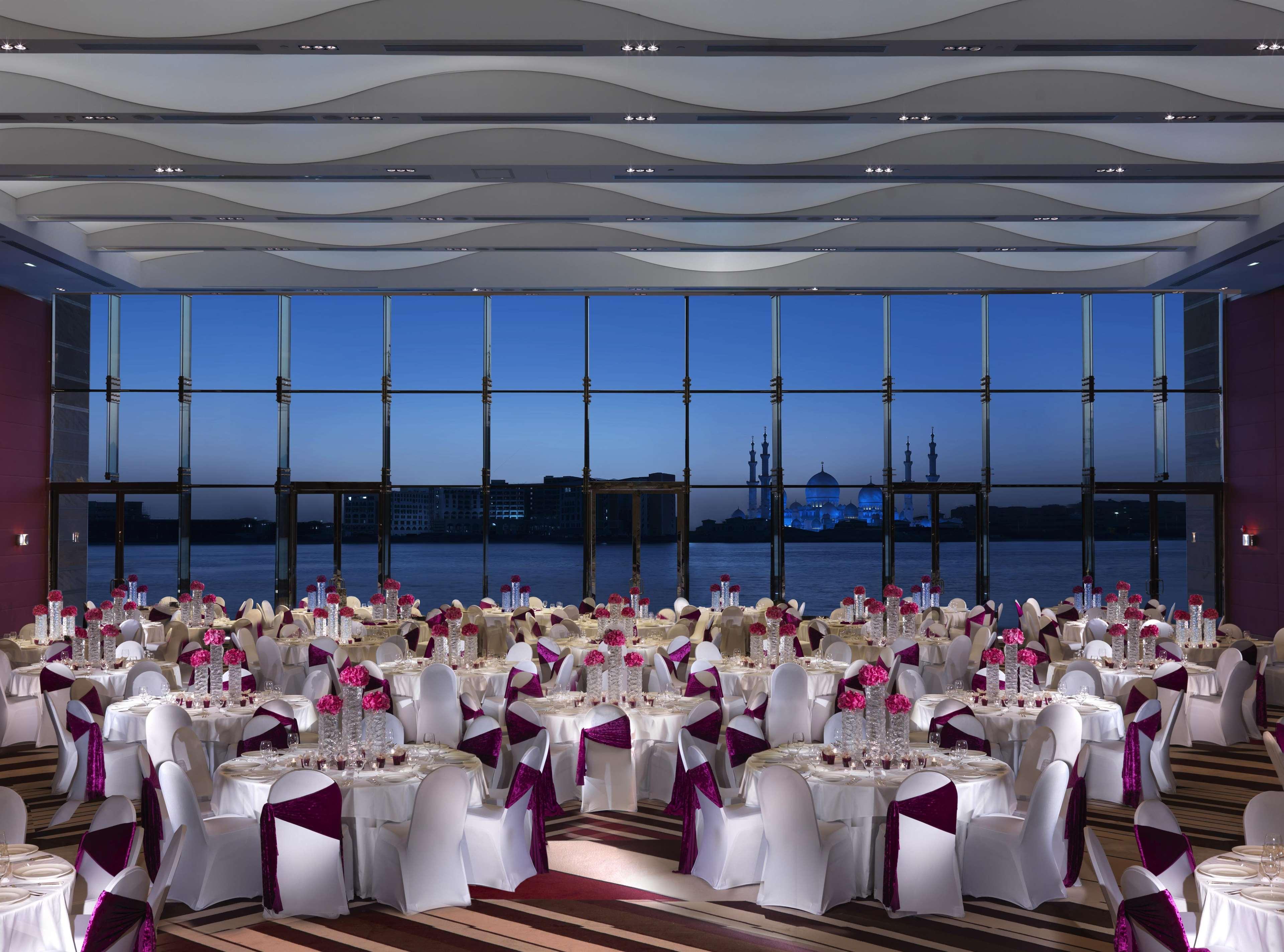 Отель Fairmont Bab Al Bahr Абу-Даби Ресторан фото The Grand Ballroom
