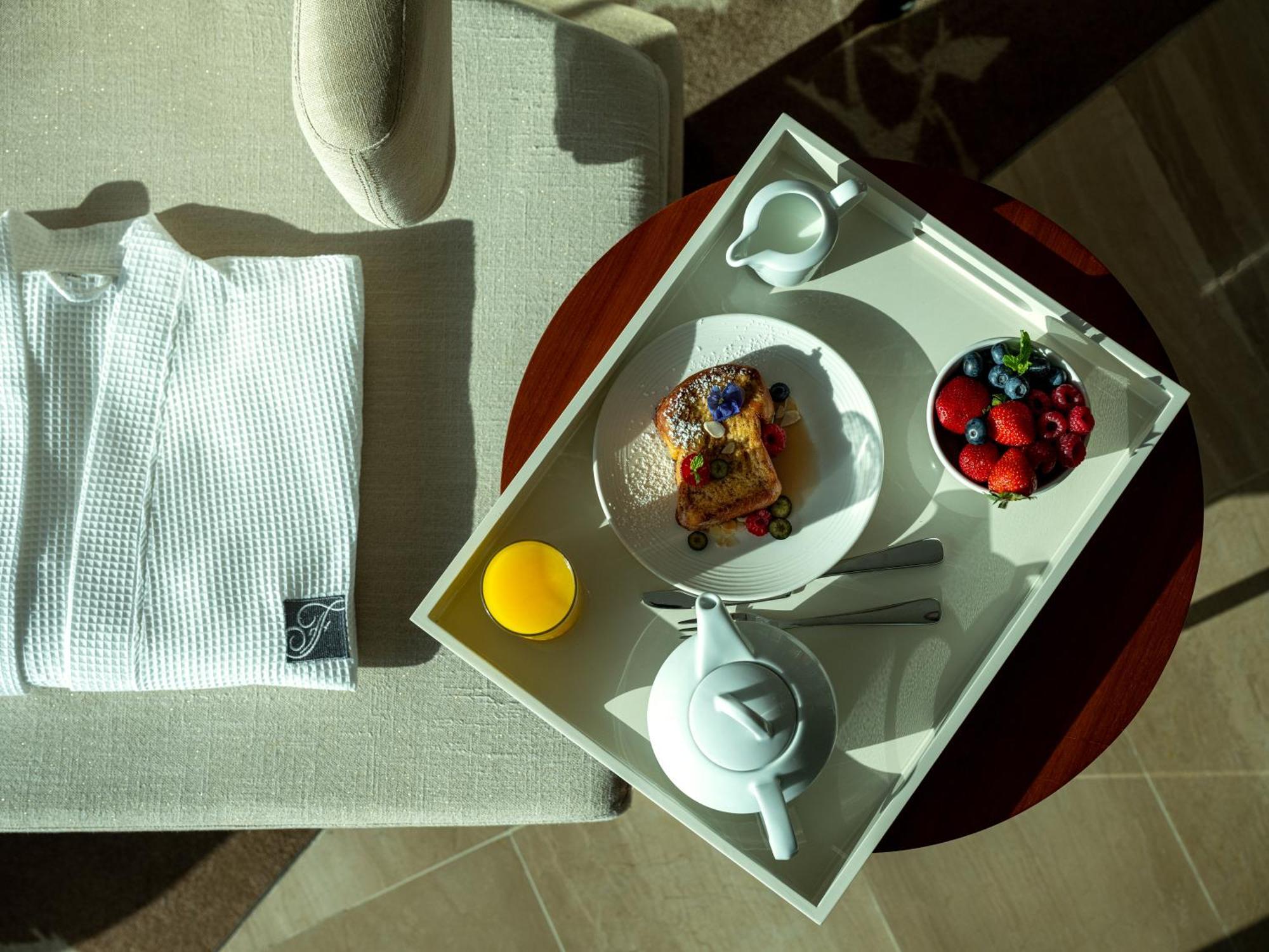 Отель Fairmont Bab Al Bahr Абу-Даби Экстерьер фото Room service